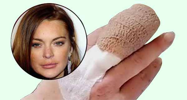 Lindsay Lohan doigt amputé